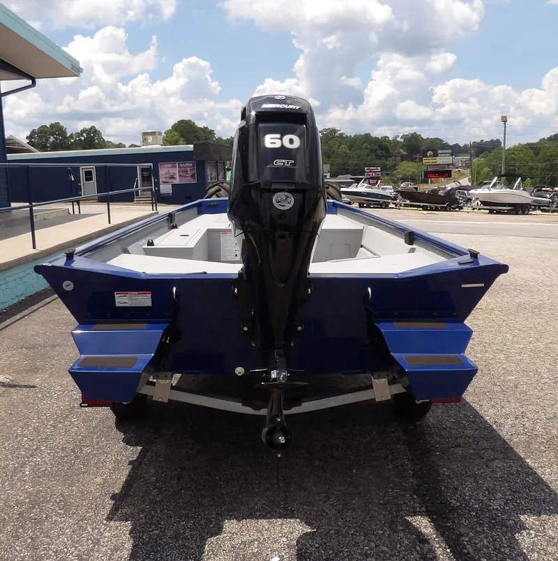 Slide: The Image of Lund PREDATOR 1760 DLX TILLER 2024 - 4