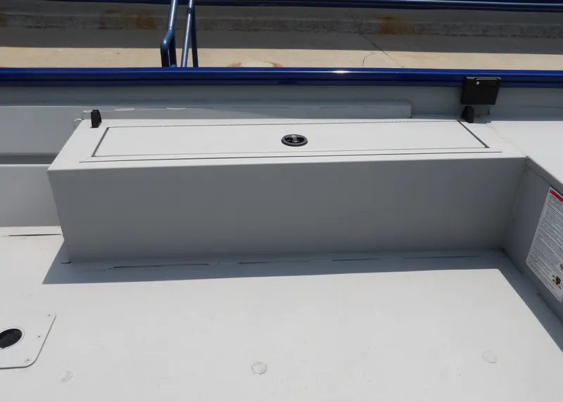 Slide: The Image of Lund PREDATOR 1760 DLX TILLER 2024 - 5