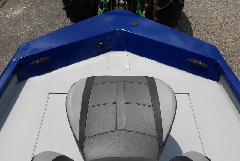 Slide: The Image of Lund PREDATOR 1760 DLX TILLER 2024 - 7