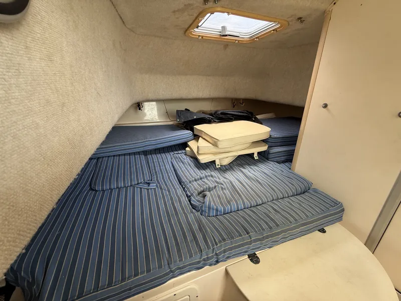 Slide: The Image of Grady-White F-26 Tigercat 1997 - 15