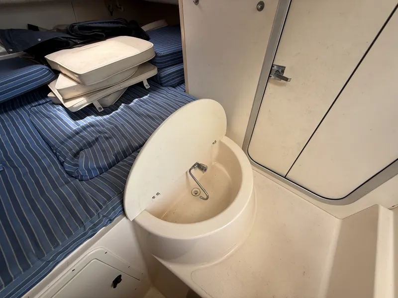 Slide: The Image of Grady-White F-26 Tigercat 1997 - 16