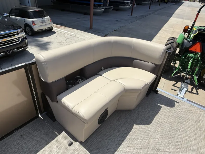Slide: The Image of Bentley Pontoons LE 180 3 POINT 2023 - 5