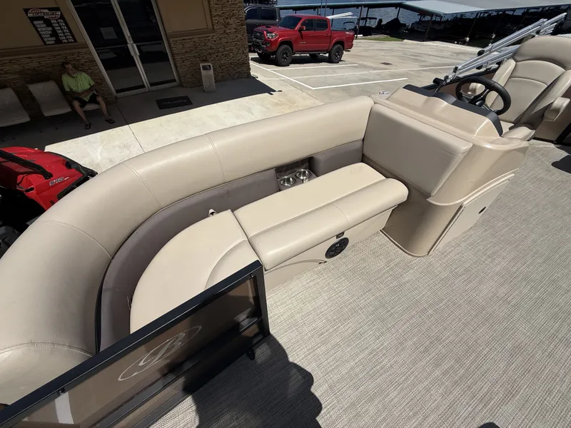 Slide: The Image of Bentley Pontoons LE 180 3 POINT 2023 - 6