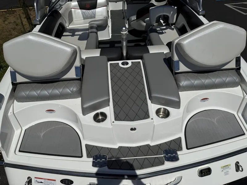 Slide: The Image of MasterCraft X25 2013 - 11