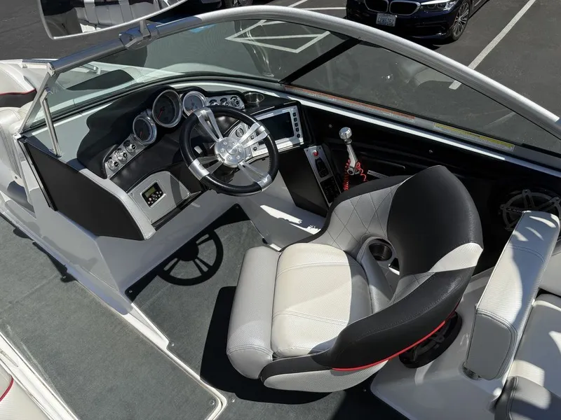 Slide: The Image of MasterCraft X25 2013 - 8