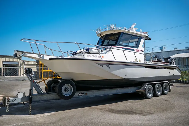 The Image of Boston Whaler 31 CUSTOM CONQUEST 1990 - 1