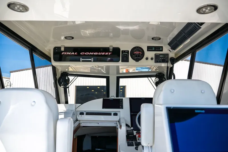 Slide: The Image of Boston Whaler 31 CUSTOM CONQUEST 1990 - 16