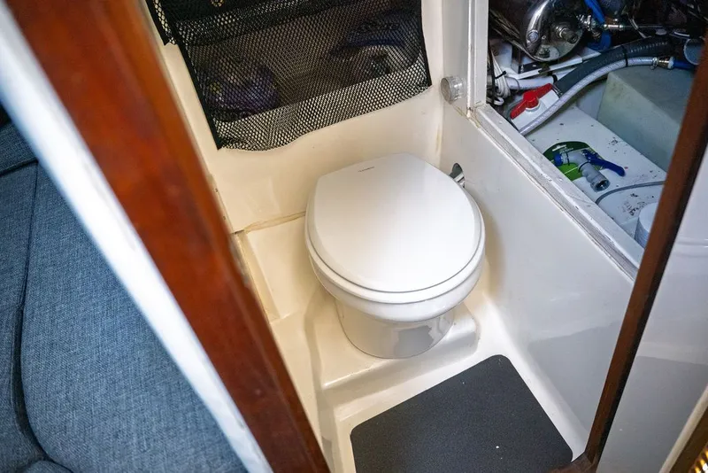 Slide: The Image of Boston Whaler 31 CUSTOM CONQUEST 1990 - 18