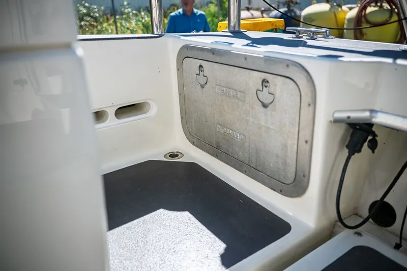 Slide: The Image of Boston Whaler 31 CUSTOM CONQUEST 1990 - 19