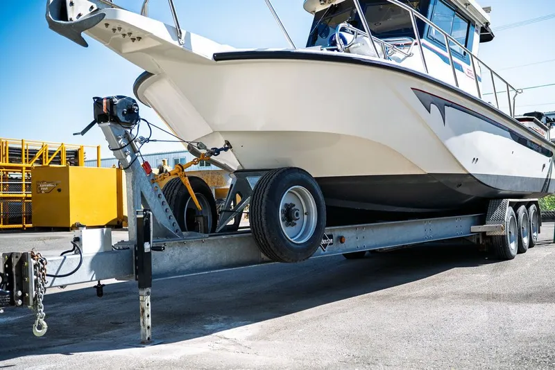 Slide: The Image of Boston Whaler 31 CUSTOM CONQUEST 1990 - 29