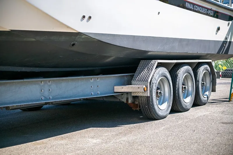 Slide: The Image of Boston Whaler 31 CUSTOM CONQUEST 1990 - 30