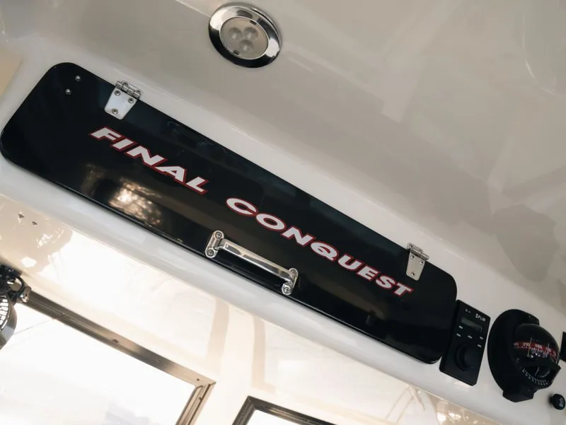 Slide: The Image of Boston Whaler 31 CUSTOM CONQUEST 1990 - 32