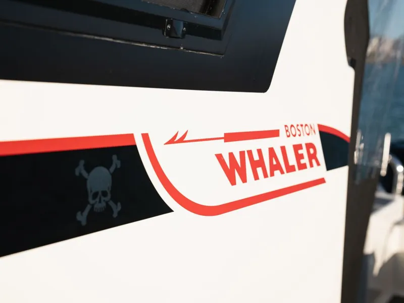 Slide: The Image of Boston Whaler 31 CUSTOM CONQUEST 1990 - 33