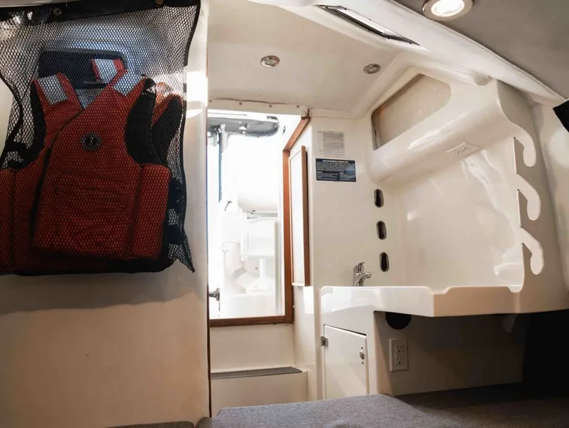 Slide: The Image of Boston Whaler 31 CUSTOM CONQUEST 1990 - 36