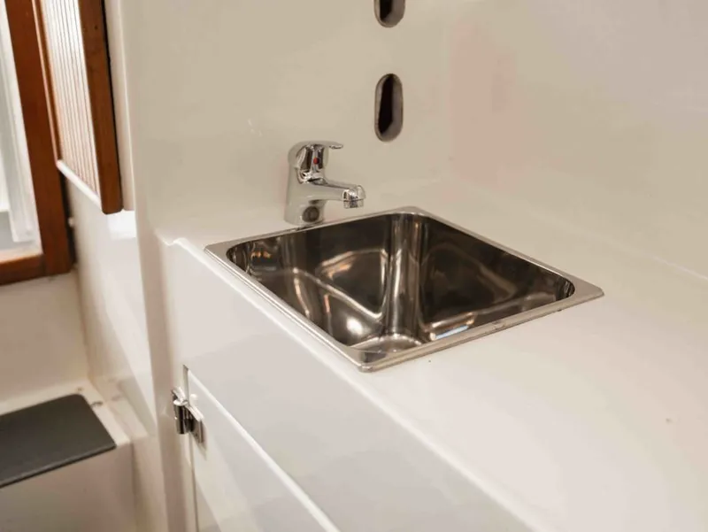 Slide: The Image of Boston Whaler 31 CUSTOM CONQUEST 1990 - 37