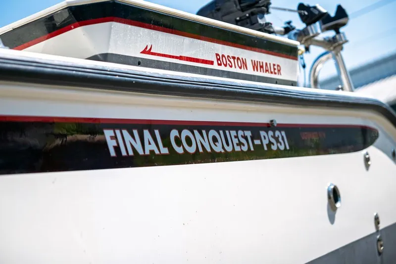 Slide: The Image of Boston Whaler 31 CUSTOM CONQUEST 1990 - 4
