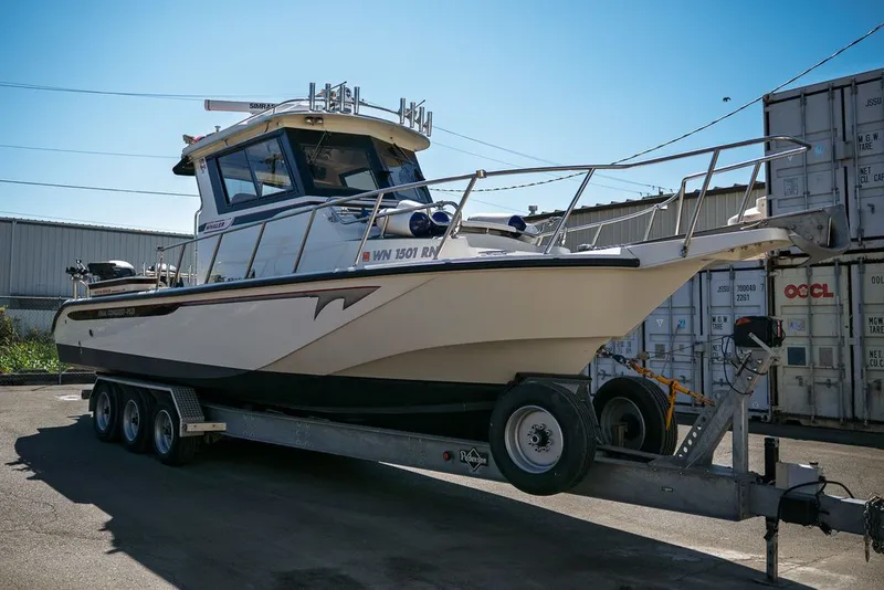 Slide: The Image of Boston Whaler 31 CUSTOM CONQUEST 1990 - 6