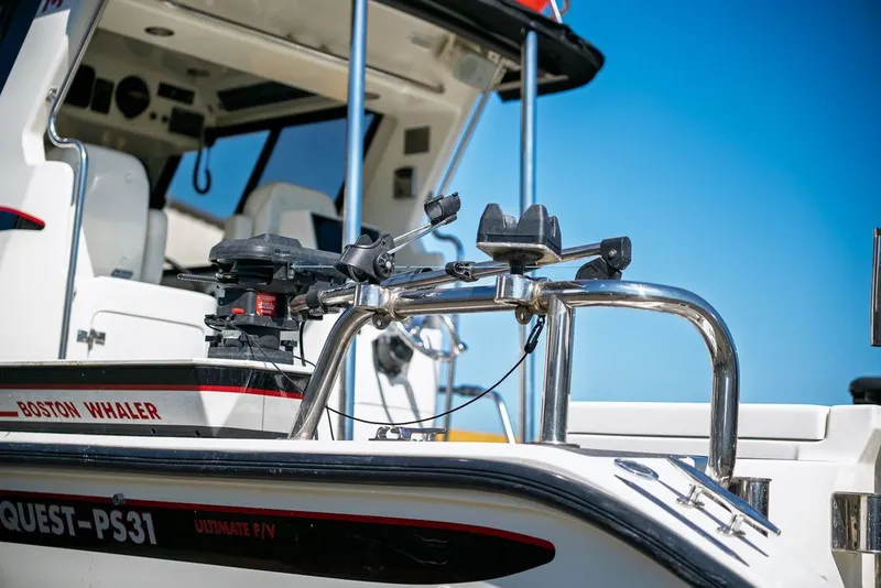 Slide: The Image of Boston Whaler 31 CUSTOM CONQUEST 1990 - 9