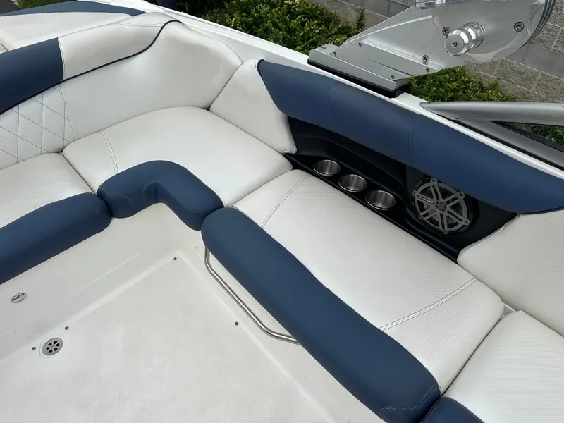 Slide: The Image of MasterCraft X15 2012 - 15