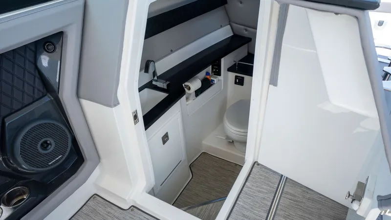 Slide: The Image of Cobalt R33 Outboard 2022 - 20