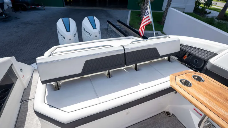 Slide: The Image of Cobalt R33 Outboard 2022 - 22