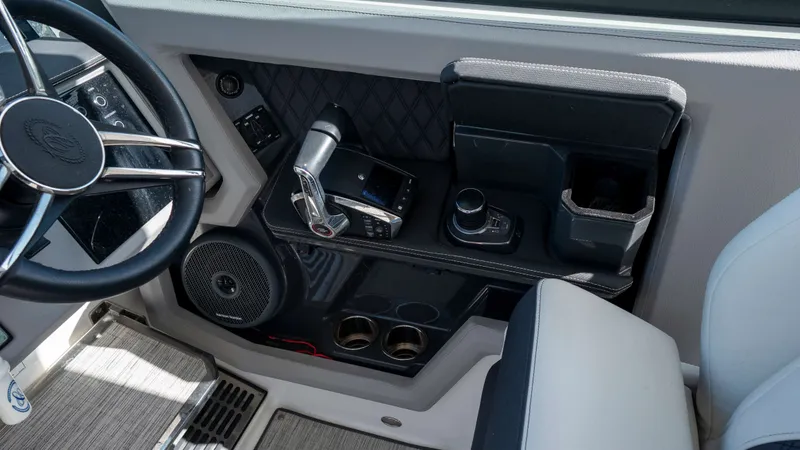 Slide: The Image of Cobalt R33 Outboard 2022 - 25