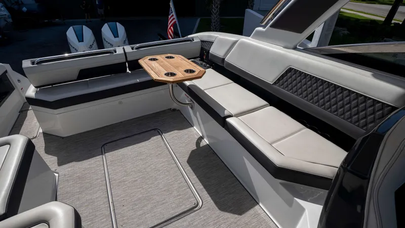 Slide: The Image of Cobalt R33 Outboard 2022 - 28