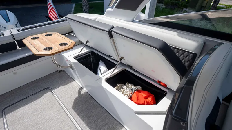 Slide: The Image of Cobalt R33 Outboard 2022 - 34