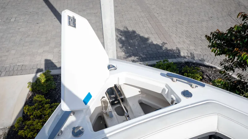 Slide: The Image of Cobalt R33 Outboard 2022 - 36