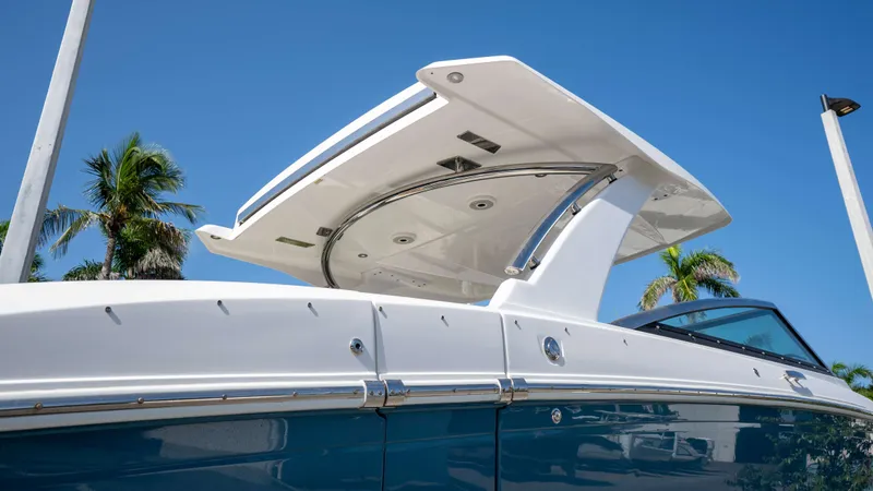 Slide: The Image of Cobalt R33 Outboard 2022 - 38