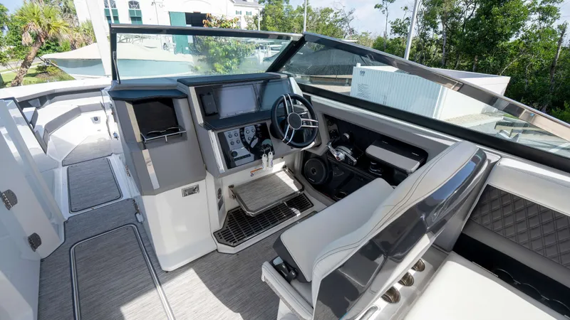 Slide: The Image of Cobalt R33 Outboard 2022 - 41