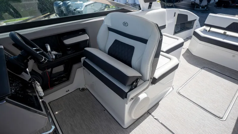 Slide: The Image of Cobalt R33 Outboard 2022 - 42