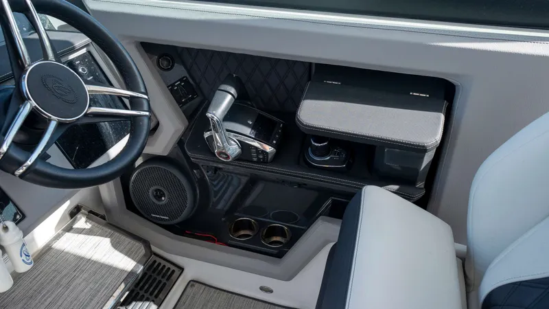 Slide: The Image of Cobalt R33 Outboard 2022 - 44