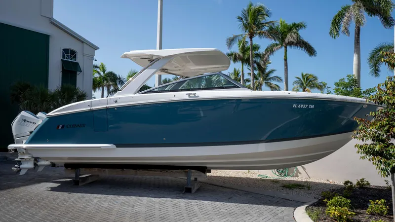 Slide: The Image of Cobalt R33 Outboard 2022 - 45