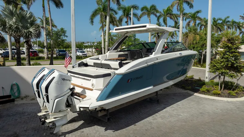 Slide: The Image of Cobalt R33 Outboard 2022 - 7