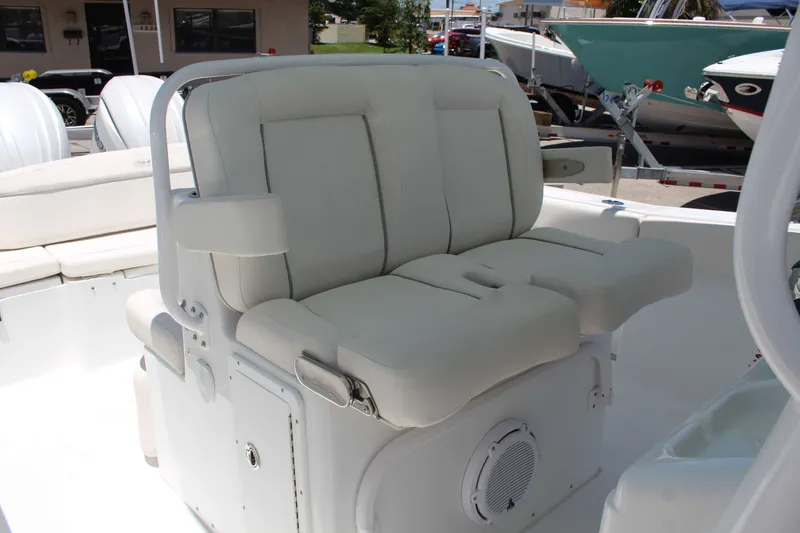 Slide: The Image of Sea Hunt Ultra 275 SE 2024 - 11