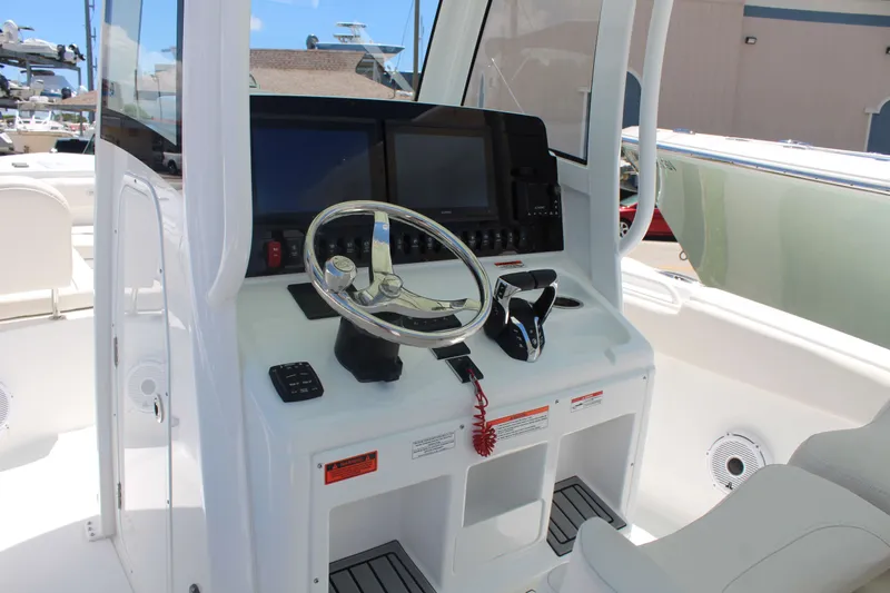 Slide: The Image of Sea Hunt Ultra 275 SE 2024 - 14