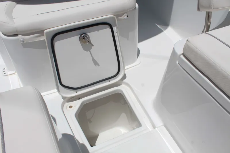 Slide: The Image of Sea Hunt Ultra 275 SE 2024 - 20