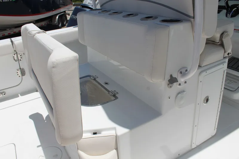 Slide: The Image of Sea Hunt Ultra 275 SE 2024 - 6