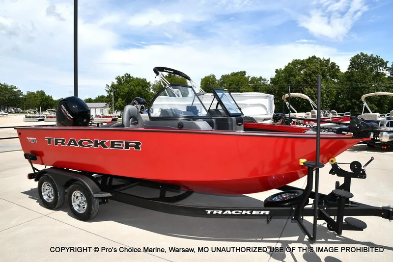 Slide: The Image of Tracker Targa V-18 WT 2026 - 100