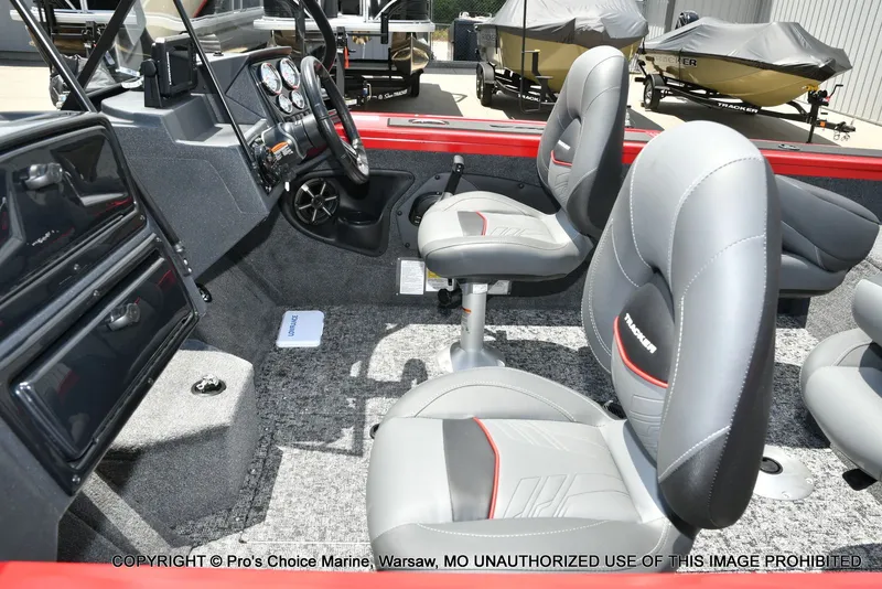 Slide: The Image of Tracker Targa V-18 WT 2026 - 35