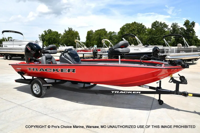 The Image of Tracker Pro Team 190 2026 - 1