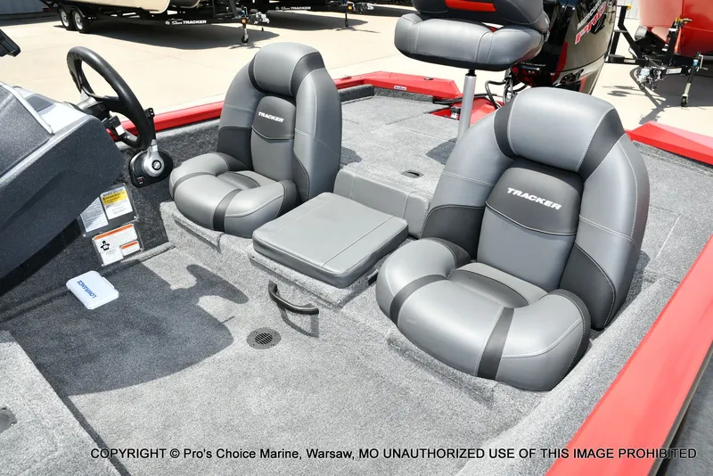 Slide: The Image of Tracker Pro Team 190 2026 - 14