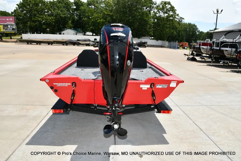 Slide: The Image of Tracker Pro Team 190 2026 - 18