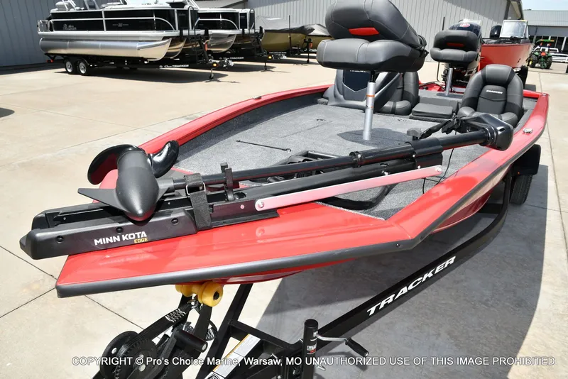 Slide: The Image of Tracker Pro Team 190 2026 - 24