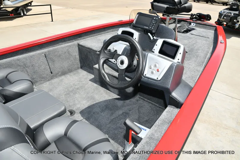 Slide: The Image of Tracker Pro Team 190 2026 - 31