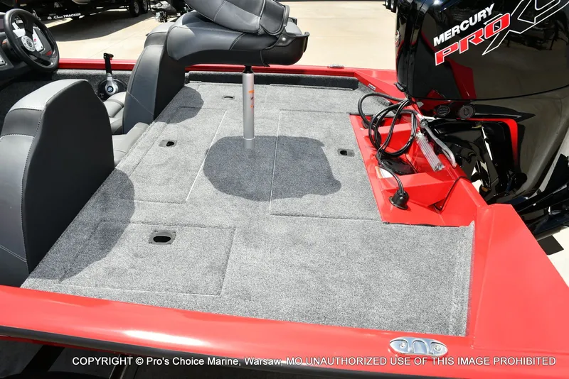 Slide: The Image of Tracker Pro Team 190 2026 - 33