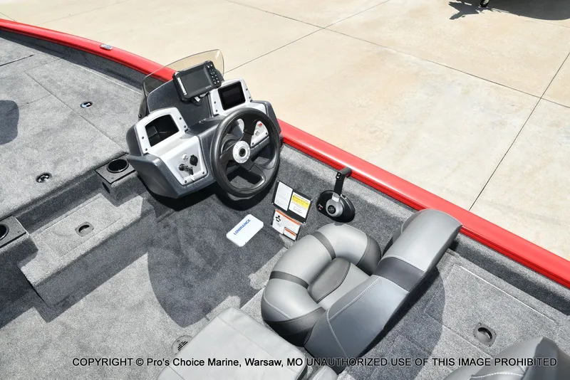 Slide: The Image of Tracker Pro Team 190 2026 - 35