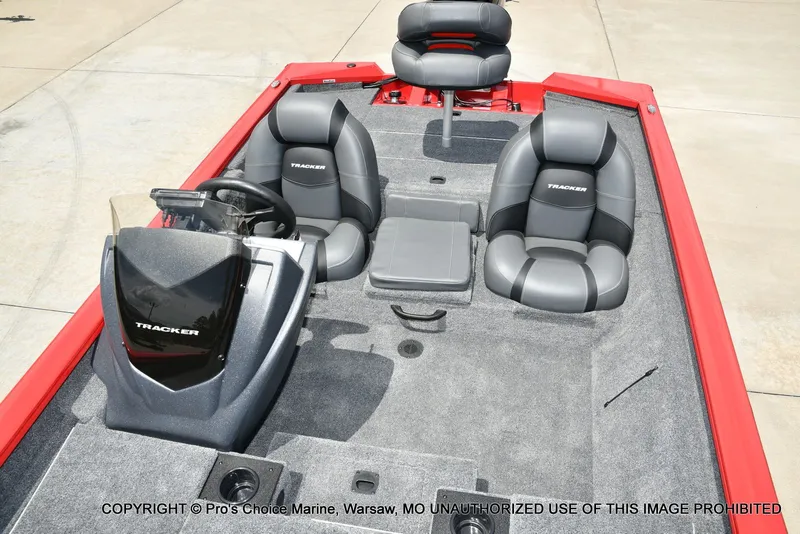 Slide: The Image of Tracker Pro Team 190 2026 - 44