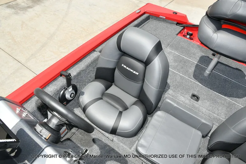 Slide: The Image of Tracker Pro Team 190 2026 - 45